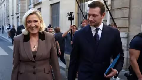 Une élection anticipée profiterait en particulier au Rassemblement national de Marine Le Pen, parti de la droite dure.