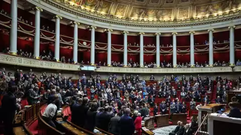 Les députés se lèvent pour rendre hommage à Mehdi Kessaci le 13 novembre
