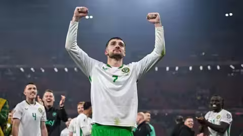 L'attaquant Troy Parrott a propulsé la République d'Irlande en barrages de la Coupe du monde grâce à un triplé et à un but victorieux à la 96e minute contre la Hongrie, dimanche.