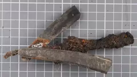 L'équipe a également trouvé un rasoir historique