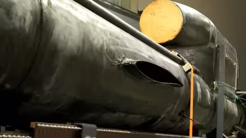 L'Ukraine fabrique les missiles dans des usines secrètes - l'équipe de la BBC a eu les yeux bandés avant d'être emmenée sur place.