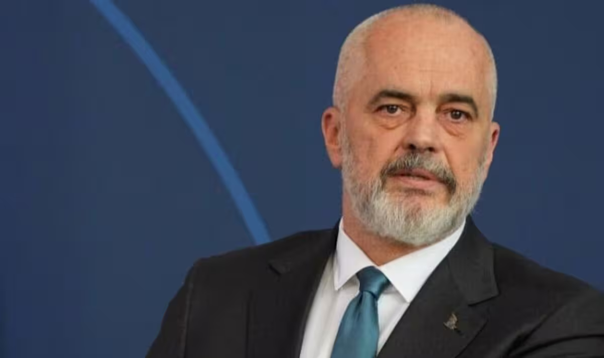 Le Premier ministre albanais accuse Mahmood de "stéréotypes ethniques".