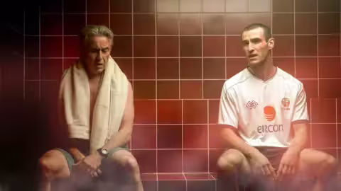 Il fait chaud en Irlande. La scène du sauna de Saipan, avec Coogan dans le rôle de Mick McCarthy et Éanna Hardwicke dans celui de Roy Keane.