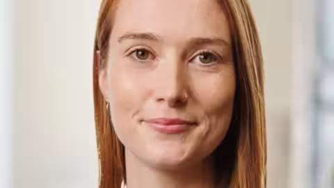 Patricia Stephenson est originaire de Belfast et a vécu à l'étranger avant de s'installer en République d'Irlande.