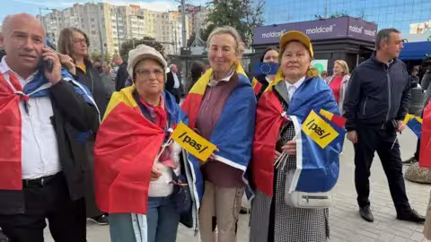 Les manifestants se sont réunis vendredi pour un dernier rassemblement avant le scrutin de dimanche.