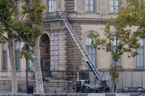 Les voleurs se sont approchés du bâtiment depuis les berges de la Seine
