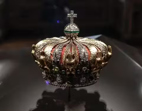 La couronne d'Eugénie a peut-être été abandonnée parce qu'elle était "trop chaude pour être manipulée".