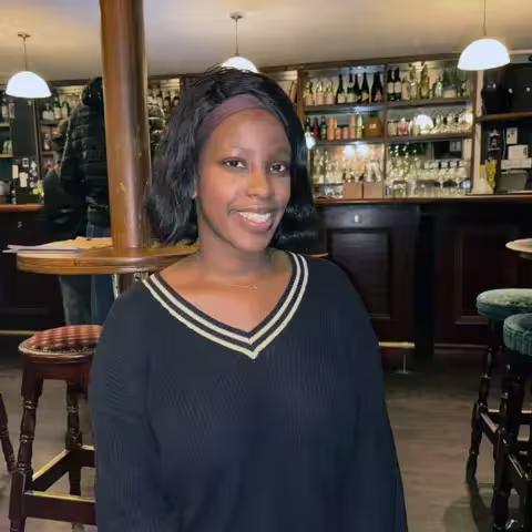 Amanda a vu les nouvelles étiquettes d'avertissement sur l'alcool, mais n'est pas sûre de leur efficacité.