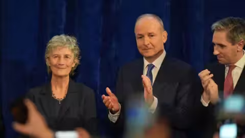 Micheál Martin et Simon Harris ont assisté samedi au château de Dublin à la proclamation de Catherine Connolly comme prochaine présidente de l'Irlande.