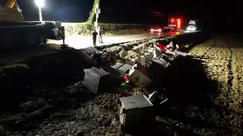 La route a été fermée pendant 18 heures en raison de l'opération de récupération.