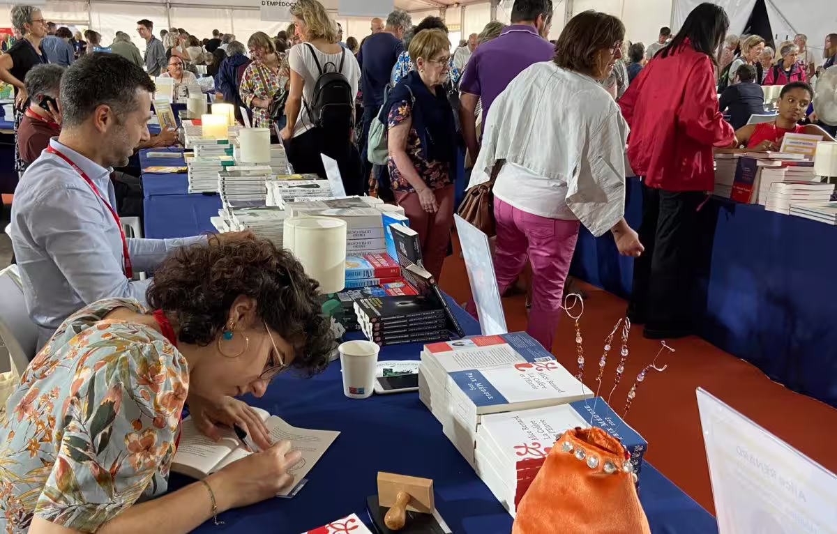 Connolly est déclaré président de l'Irlande après une victoire écrasante