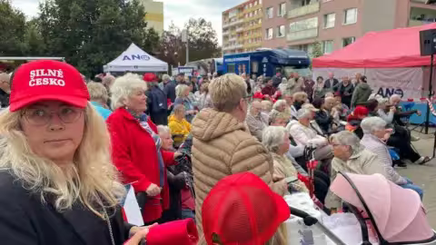 Lors d'un rassemblement à l'extérieur de Prague, Babis a assuré à ses partisans qu'il ne s'alignerait pas sur la Russie.
