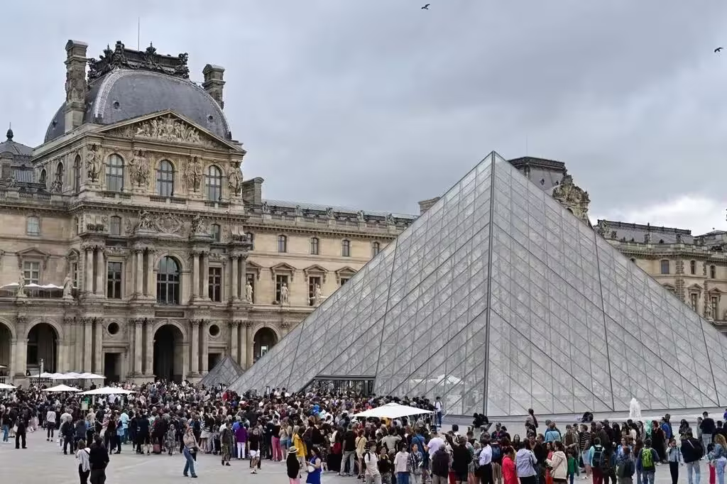 Le Louvre ferme sa galerie en raison d'un problème structurel