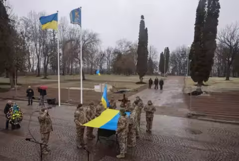 Les funérailles d'un soldat tué au combat se sont déroulées avec les honneurs militaires à Lviv.