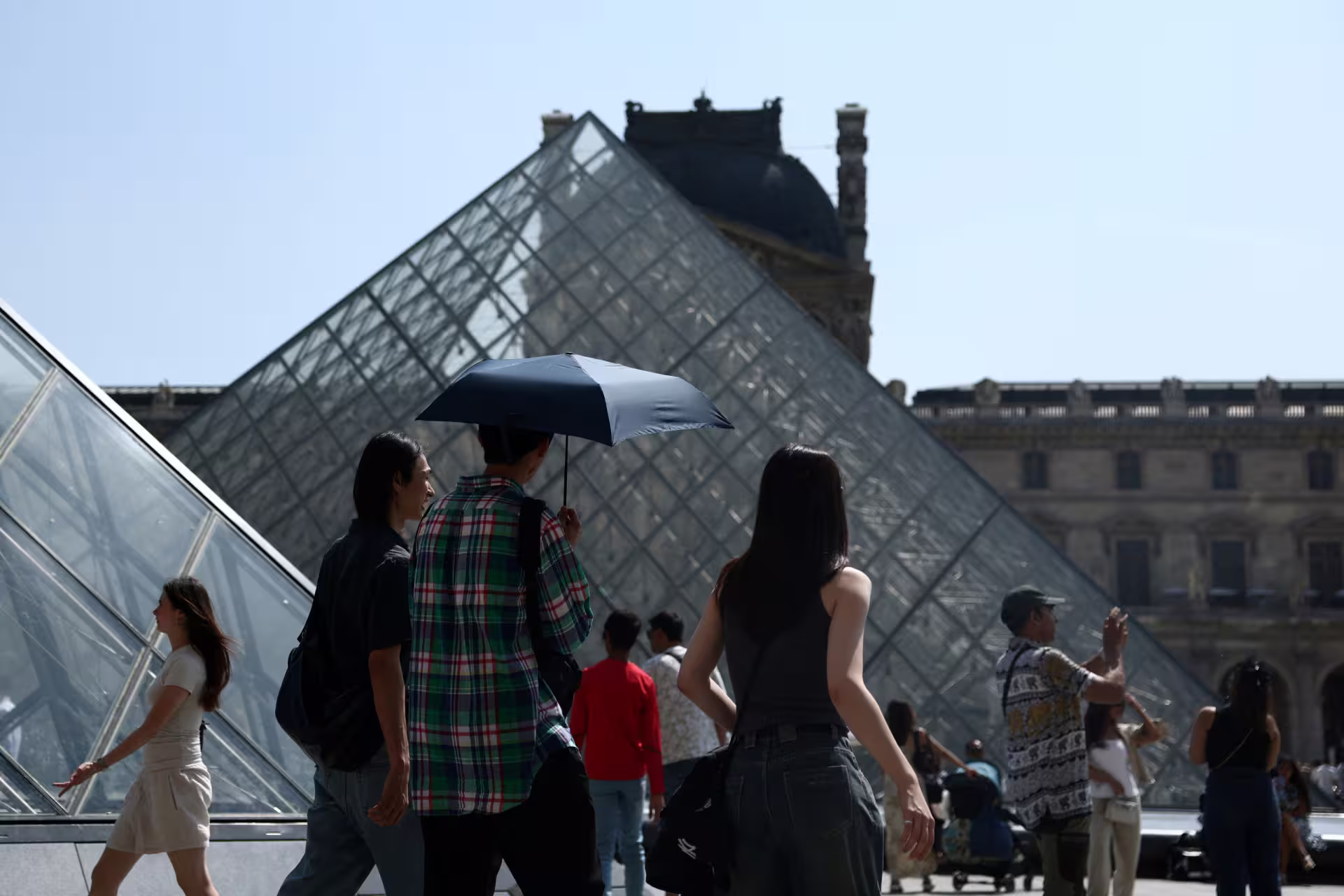 La grève du personnel oblige le Louvre à fermer ses portes aux visiteurs