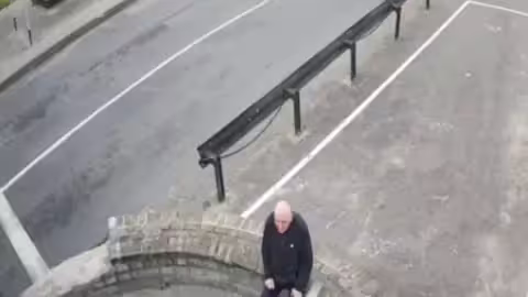 Mikola Statkevich est sorti de force du bus avant qu'il ne quitte la Biélorussie - on est sans nouvelles de lui depuis lors.