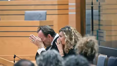 Les avocats de Jubillar, Alexandre Martin (G) et Emmanuelle Franck, ont été choqués par le verdict.