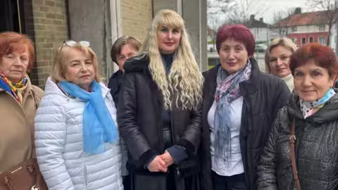 Un groupe de femmes ukrainiennes ayant fui la guerre pour se réfugier en Irlande se réunit chaque dimanche pour prier pour la paix.